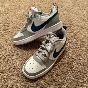 Boys, Nike size 3.5 NWOT